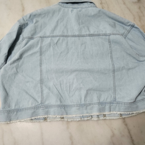 NWT Look Light Wash Blue Denim Jacket Distressed Button Down, Size 2X - Picture 2 of 9
